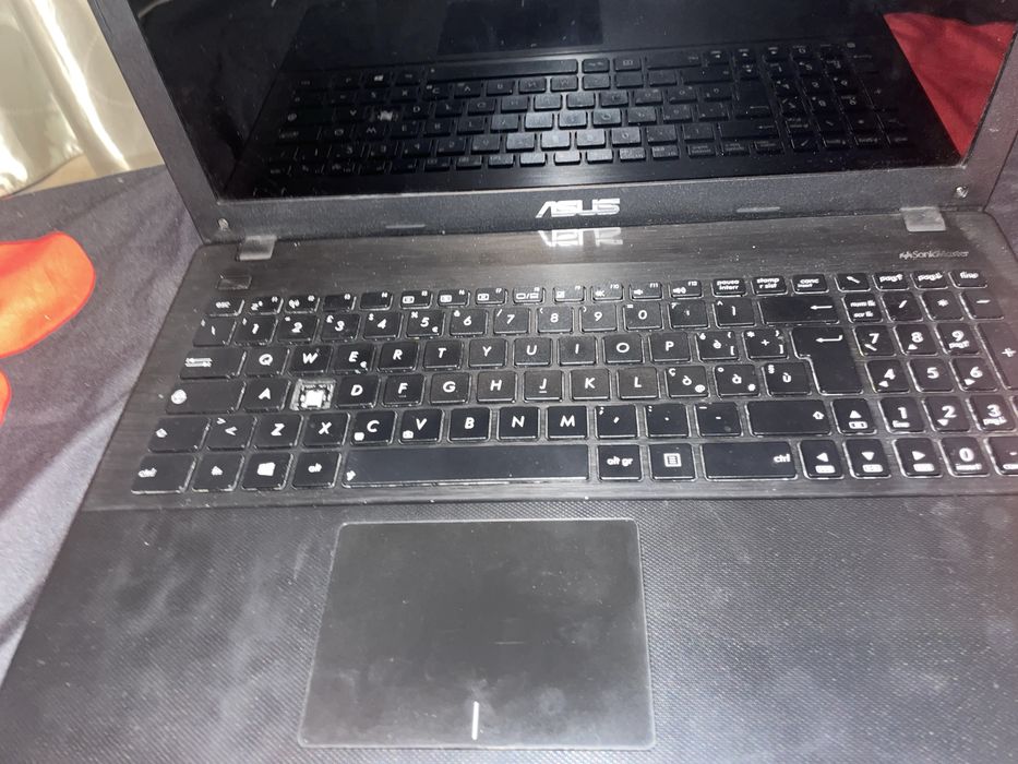 Laptop Intel Celeron 1007U / 4GB RAM / HDD 500GB – funcțional