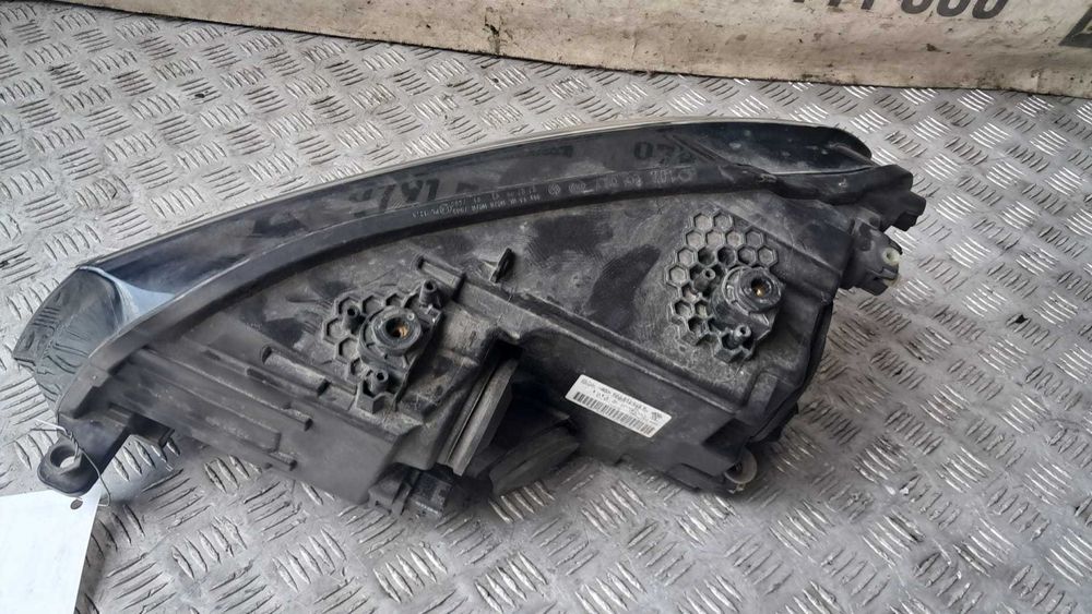 far dreapta VW Caddy an 2017 cod 2K1941016B