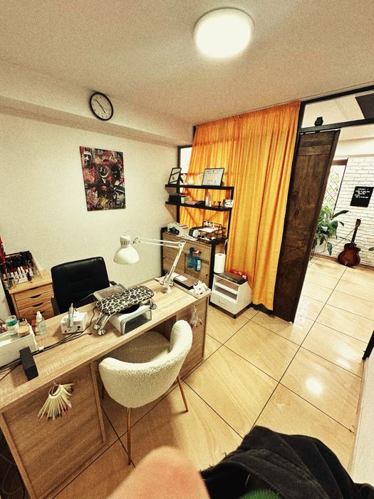 Chirie salon - Căutăm colege pt frizerie,manichiura , extensii de gene