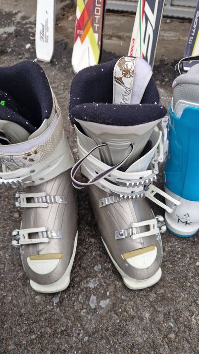 Schiuri, Clapari, Bețe, casca, haine