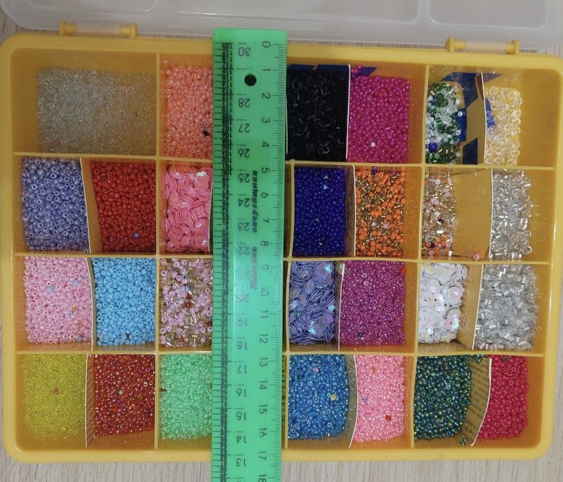 Набор бисеров в контейнере в Астане