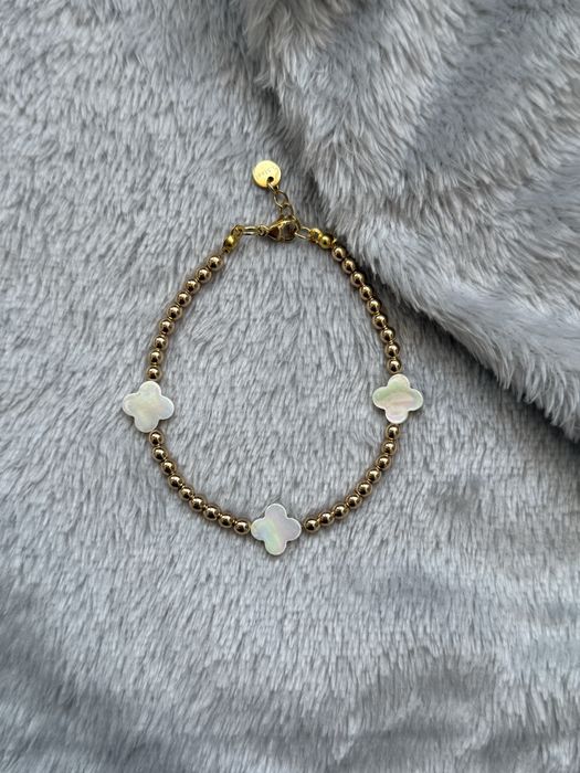 Ръчно изработени гривни от естествени перли, камъни, кристали, стомана