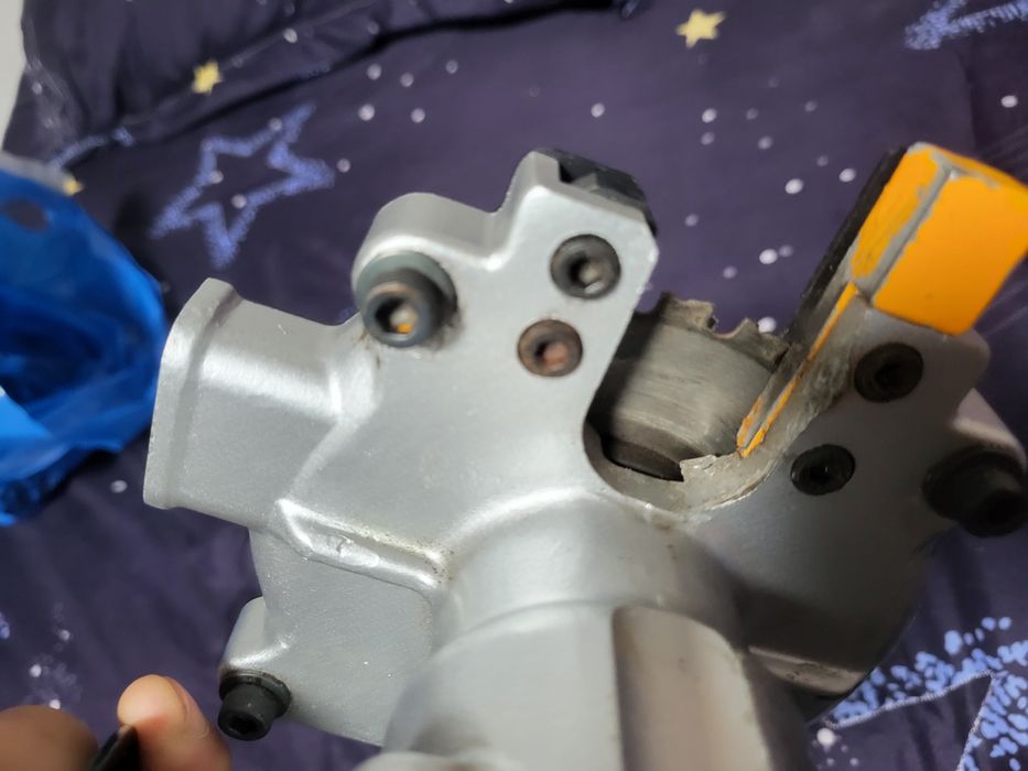 Vând MAȘINĂ TĂIAT FIER BETON MAKITA -sculă profesională