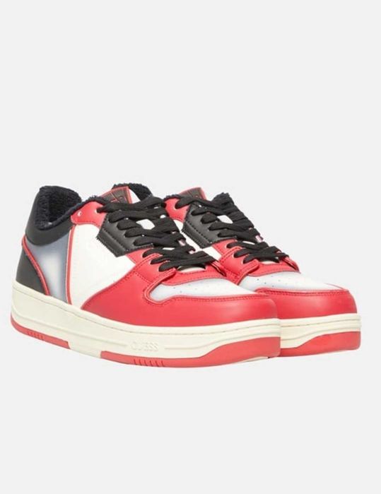 Нови кожени сникърси Guess 43 номер