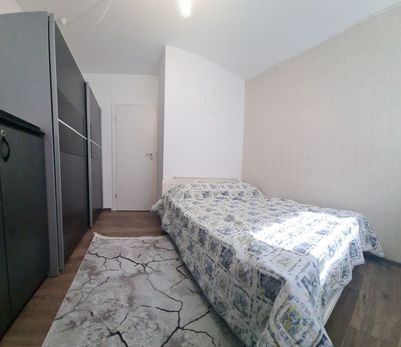 Apartament 2 camere la curte cu parcare interioara