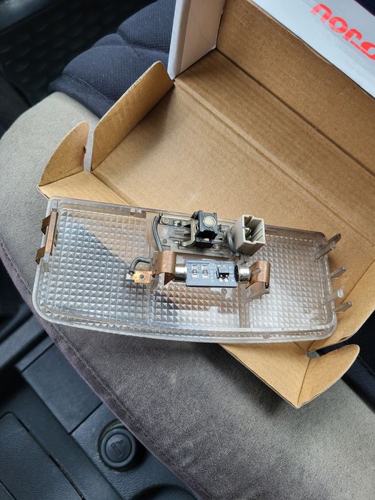 Продам плафон освещения приора 1