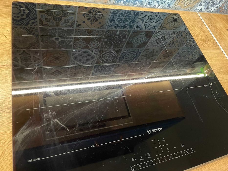 Керамичен плот за вграждане Bosch PXE611FC1E, счупено стъкло