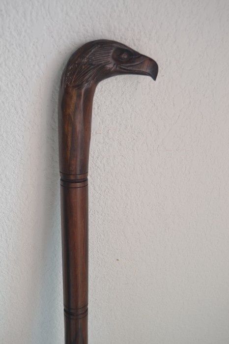 Baston antic lucrat integral manual cap de vultur ,stare excelenta, pi