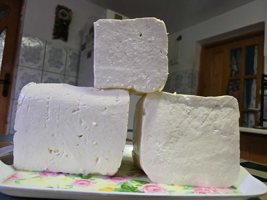 Vând brânză de vacă