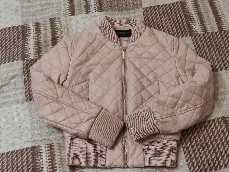 Продам кожаную куртку на девочку