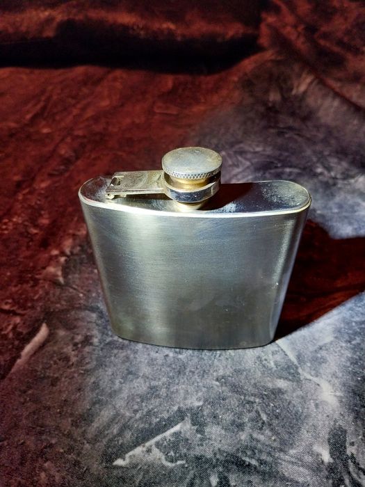 Плоско шише за алкохол