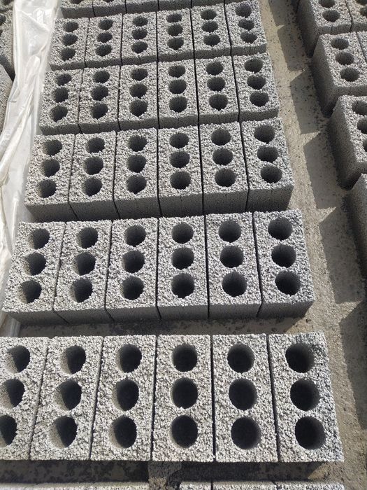 Shlakablok 1800 sòm sifat oʻrtacha narx  kaŕtaga va naqt to'lovga .