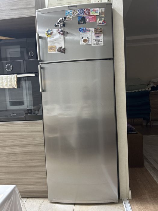 Холодильник с морозильной камерой