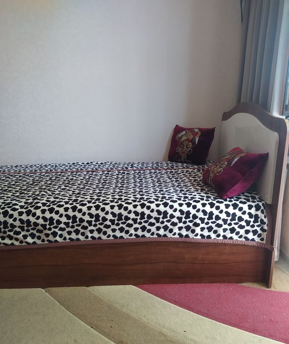 Продам кровать полуторку