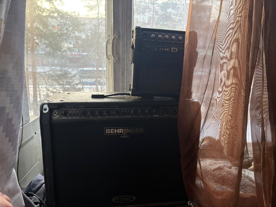 Продам гитарный комбик гитарный behringer