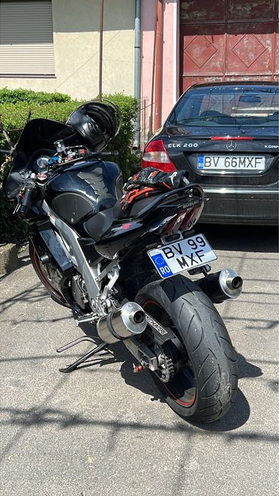 Suzuki sv1000s.