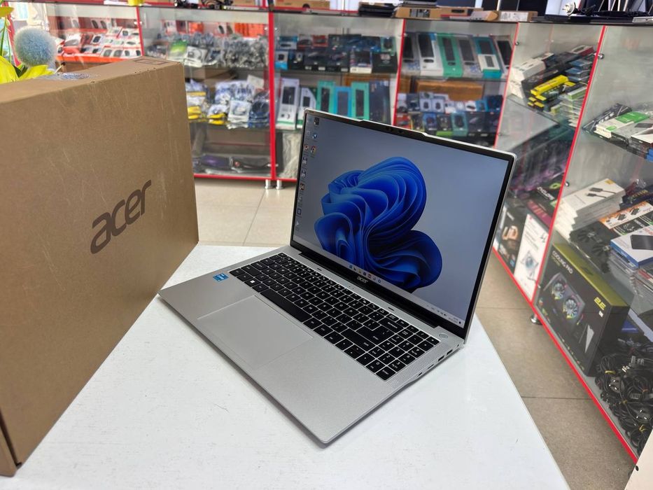 Acer core i3-1305U ddr5 8/256 SSD holati yangidan farqi yoq