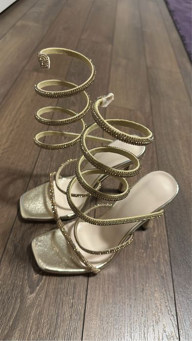 Нови сандали на ток