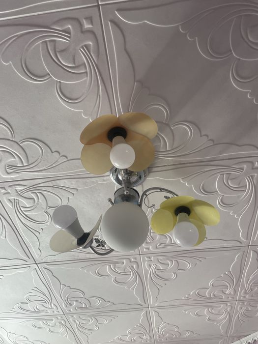 Продаем люстры разные