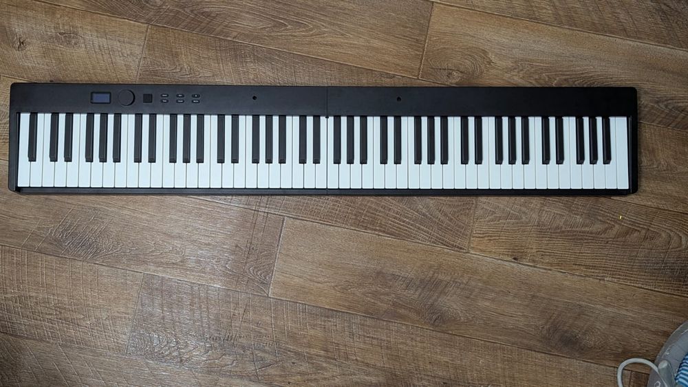 Продам цифровое пианино.