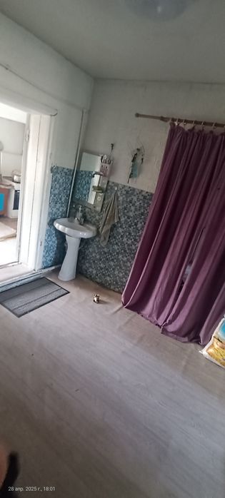 Тез арада үй  сатылады . Бағасы келісімді.