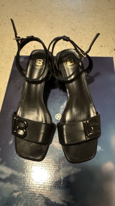 Дамски черни сандали