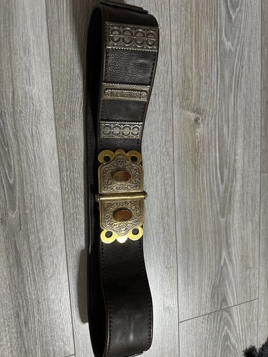 Кожанный пояс с элементами серебра в национальном стиле