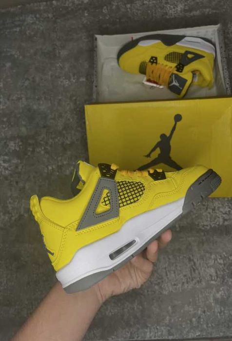 Jordan 4 Retro Lightning