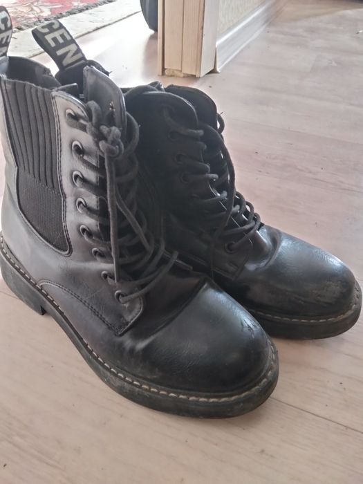 Отдам бесплатно обуви