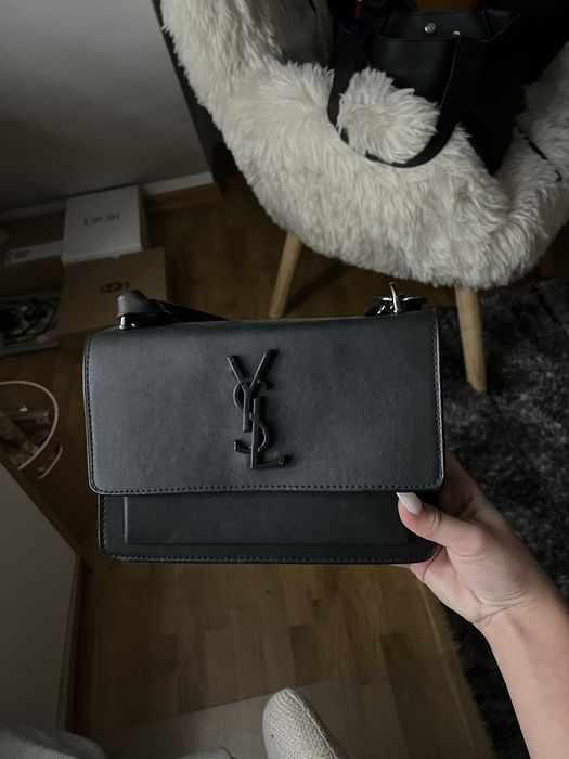 черна чанта на YSL