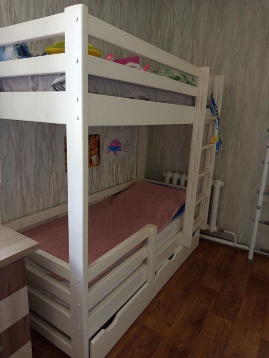 Продам двухъярусную кровать