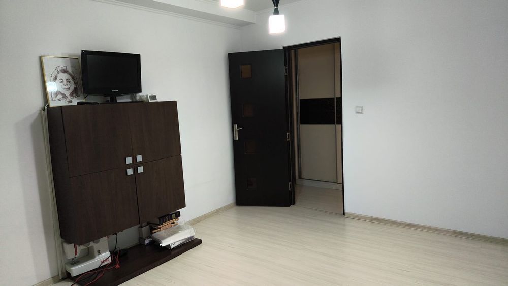 Vând apartament cu două dormitoare decomandate