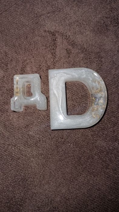 Букви и ключодържатели от епоксидна смола