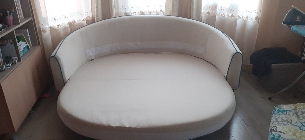 De vânzare, canapea semirotunda extensibila