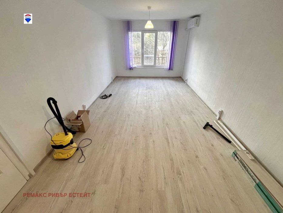 Продава се Тристаен апартамент в Русе, Родина 3 - 92 кв.м за 720 €/кв.м - Снимка #9