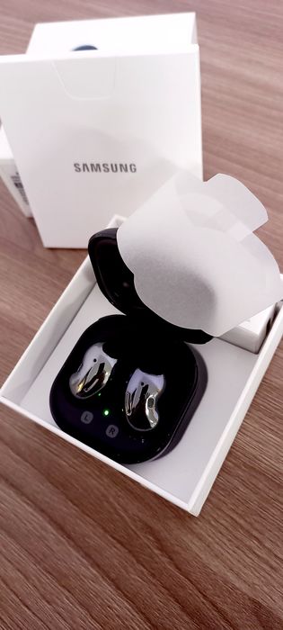Продам наушники Samsung Galaxy Buds Live