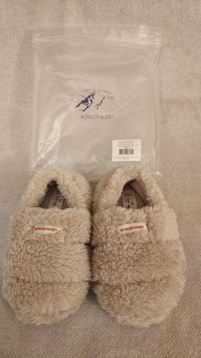 Konges Slojd papuci imblaniti 29 Noi

29 Nou cu etichetă Konges Sløjd