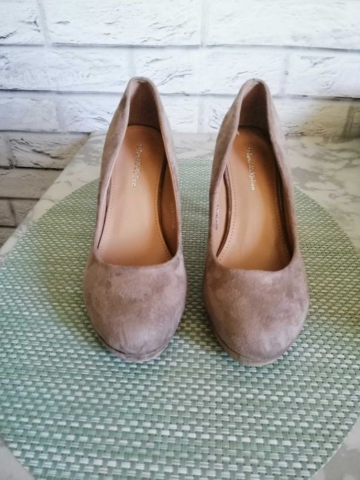 Vând pantofi de dama platforma culoare nude inchis