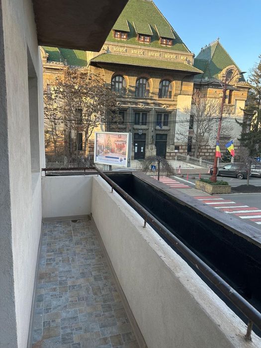 Inchiriez apartament 2 camere.