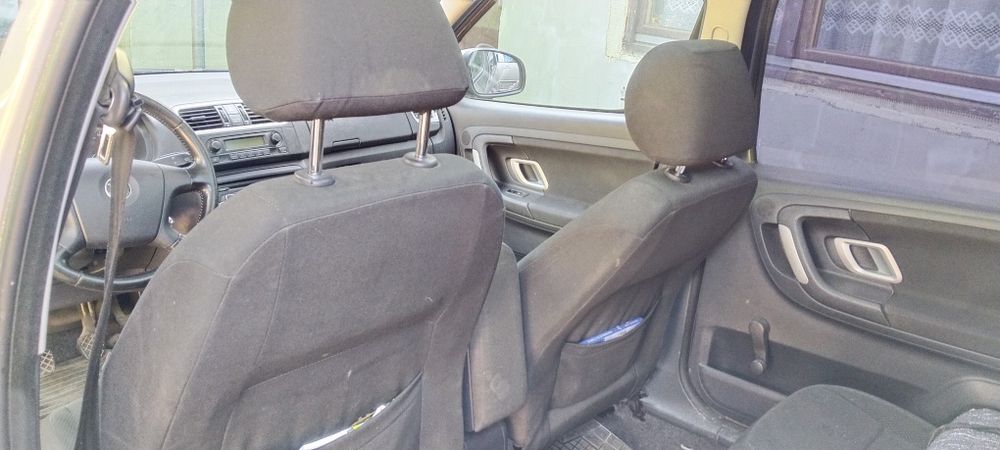 Vând Skoda Roomster