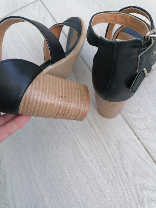 Sandale piele mărimea 35 cu interiorul de 22.5 cm