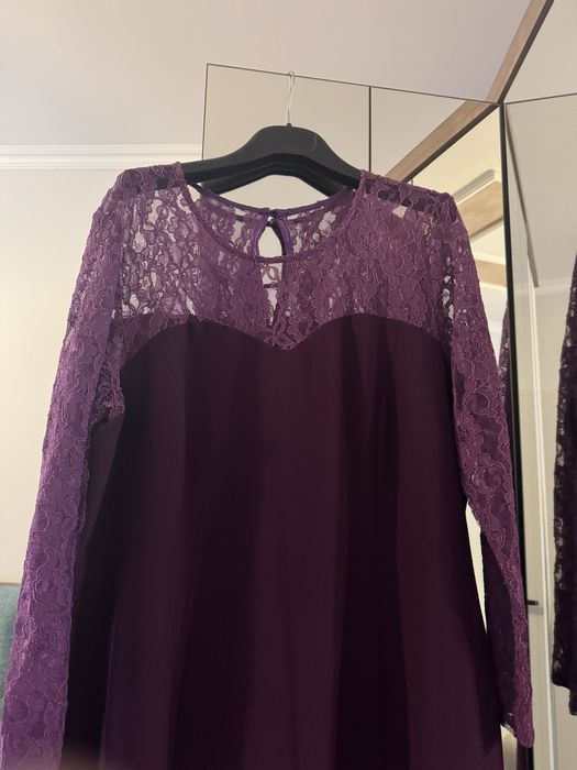 Офицална рокля със дантела