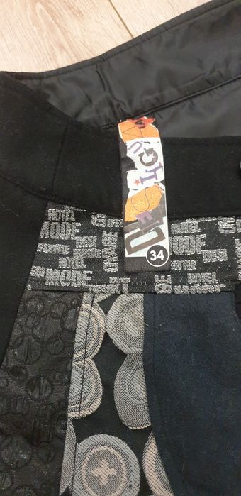 Fusta DESIGUAL 2 buc 25 lei/ buc