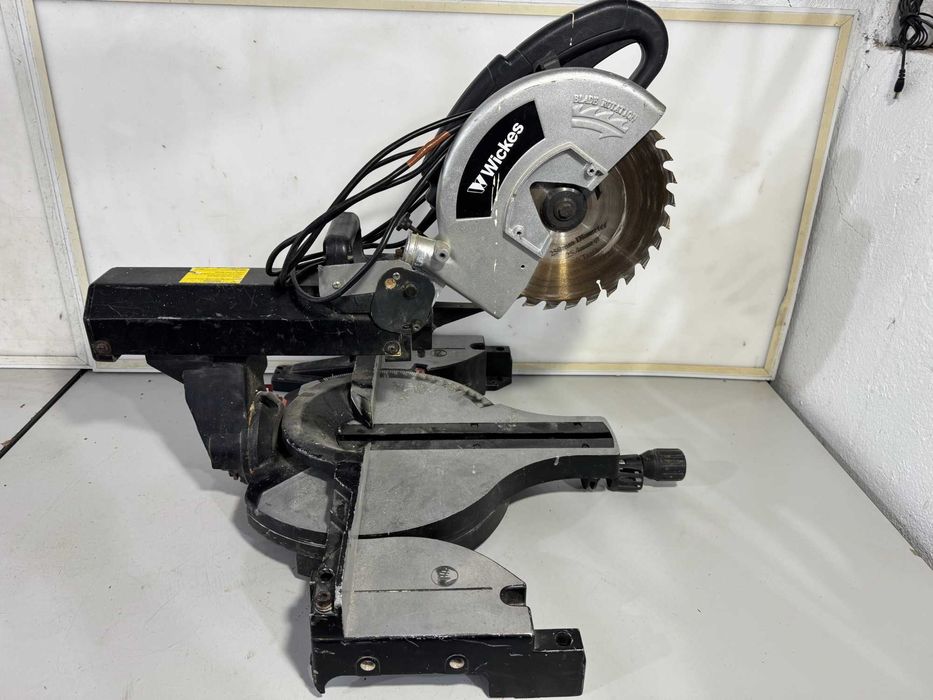 Циркуляр пендула - Wickes 2000 W/ 254 mm