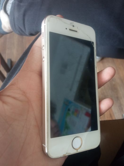 Продам айфон 5s.