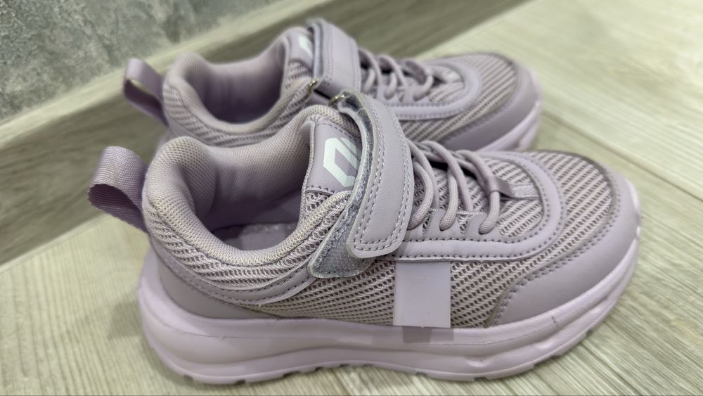 Продам кроссовки для девочки