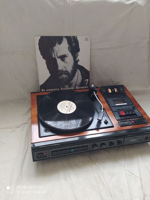 Продам виниловый проигрыватель времён СССР