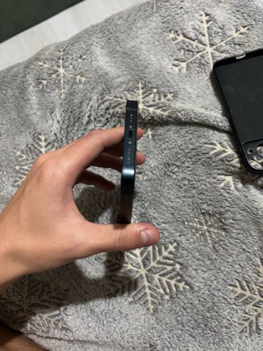 Продам телефон айфон 14