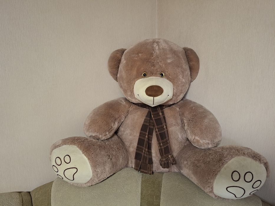 Большой плюшевый мишка