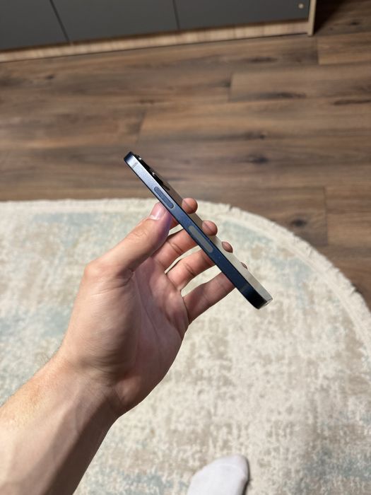 Айфон 12 мини.